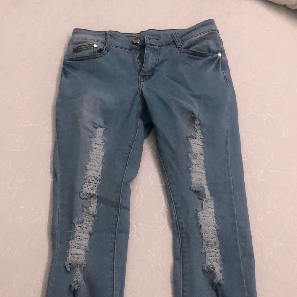 Fashion nova ripped jeans || size 5
